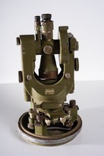 Swiss Wild Heerbrugg Teodolite in custodia proiettile.  Marcato in gradi, non gradi.