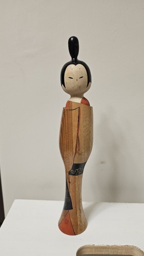Bambola kokeshi issetsu - di,