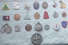 LOTO 22 pezzi MEDAGLIE MILITARE,PUBBLICITARIE ,SPILLE DISTINTIVI etc smaltati