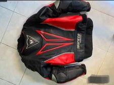 Vendo per inutilizzo ed usata pochissimo, bellissima  tuta scomponibile Dainese.