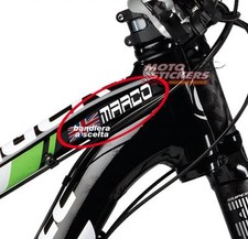 1 Nomi adesivi con bandiera a