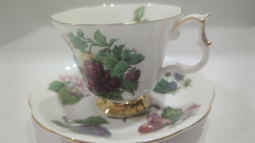 Vintage royal albert - royal, plums