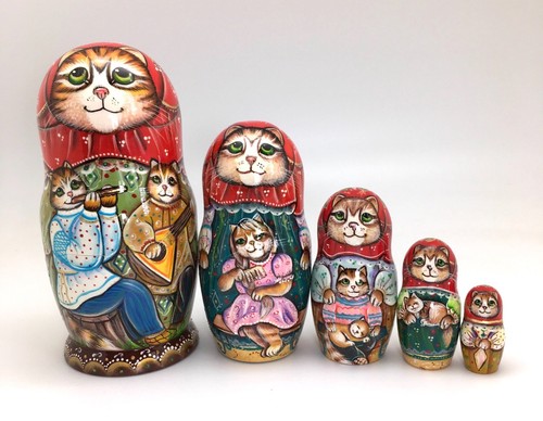 Bambola russa nido famiglia