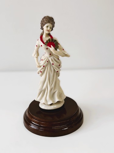 Carillon statuetta dama con