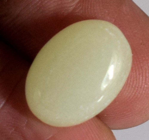 Pietra preziosa opale che