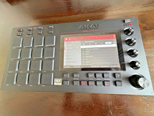 Akai MPC Live 1 con SSD da