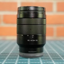 Sony Carl Zeiss Vario-Tessar FE 24-70 mm f/4 obiettivo attacco E full frame ZA OSS