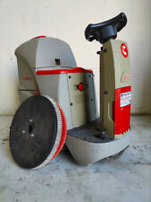 Innova 55 è la lavasciuga pavimenti uomo a bordo