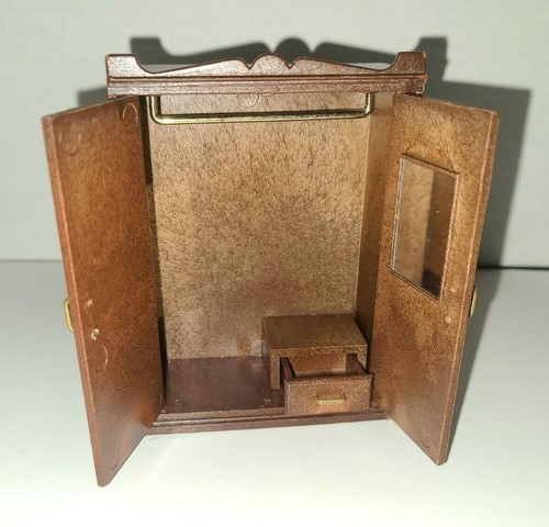 Armadio casa delle bambole