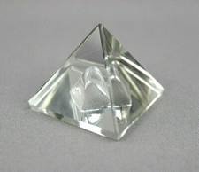Piccola Piramide di Vetro Cristallo Trasparente Soprammobile Vintage Meditazione