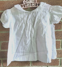 Antico abito ricamato