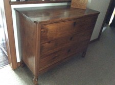 Comó antico cassettone Cappuccino del Novecento in noce piemontese