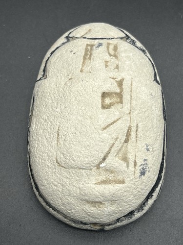 Scarabeo egizio vicino