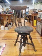 Antica sedia pianoforte