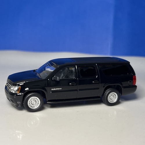 596 chevrolet suburban - 1:64,