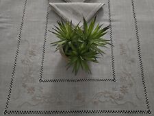 Tovaglia ricamata in punto