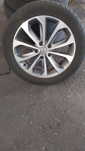 Cerchi lega con gomme - 18",