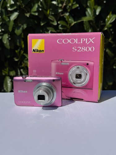 Near mint nikon coolpix - mint],