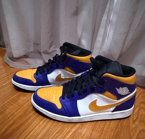 Nike air jordan mid - air,