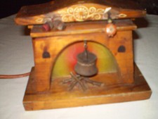 Vecchia lampada da tavolo in