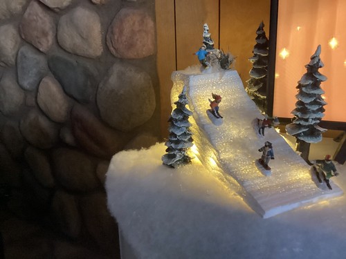 Espositore villaggio natale