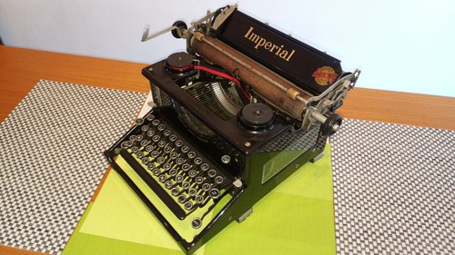Macchina scrivere antica - da,