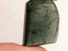 Cabochon di tormalina verde