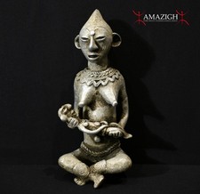 Una bellissima maternità Tiv in alluminio - Ihambe - Nigeria