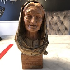 Busto donna anziana la
