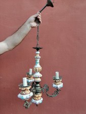 Antico lampadario in ottone e ceramica dipinta a mano funzionante 