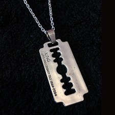 Collana con ciondolo lama di