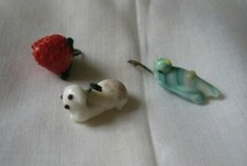 TRE ANTICHI CHARMS CIONDOLI IN PASTA DI VETRO, DA BRACCIALE COLLANA - VINTAGE