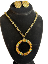 Collana e orecchini firmati