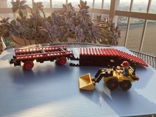 LEGO TRENO, CARRO CON RAMPA DI CARICO, RUSPA E MINIFIGURA