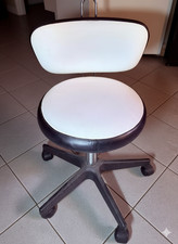 Sgabello da estetista