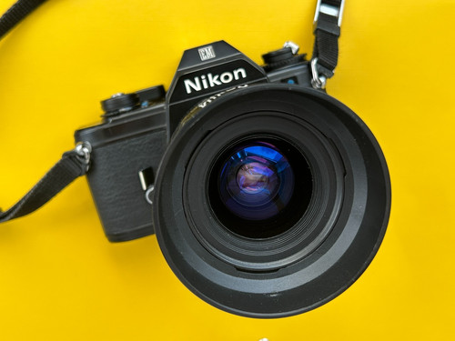 Nikon con obiettivo tamron - em,