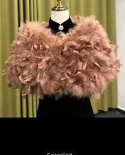 Coprispalle Elegante In Piume