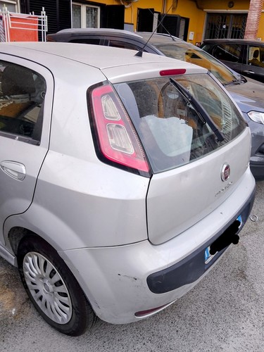 Auto incidentata vendo intera - vendo,
