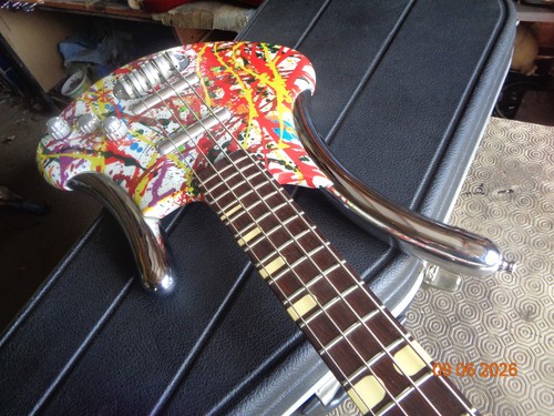 Chitarra gus basso - un,