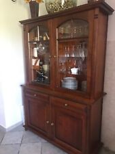 Madia con vetrina in puro legno di ciliegio con Cassetti a coda di rondine.