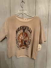 T-shirt nuova con etichette