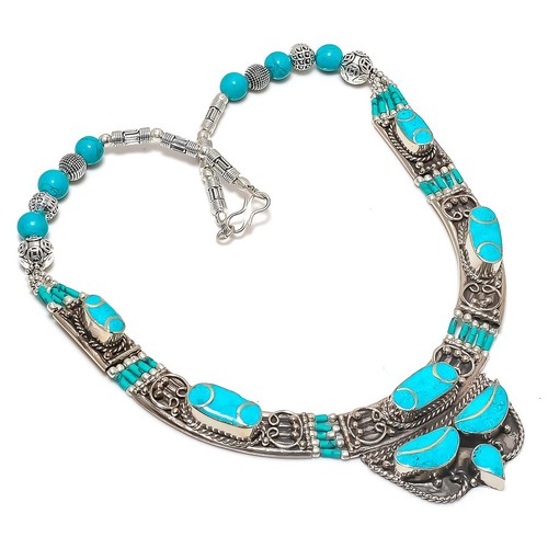 Collana con pietre preziose