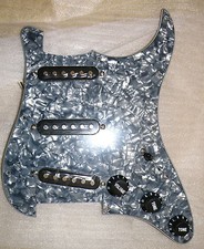BATTIPENNA STRATOCASTER GRIGIO TORT. PREASSEMBLATO SSS