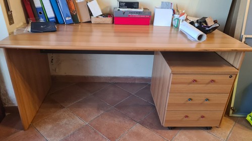 Scrivania con cassettiera - cassettiera,