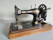 Macchina da cucire portatile