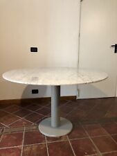 Tavolo In Marmo Di Carrara E Base Metallo brand UNIFOR, Made In Italy. Usato