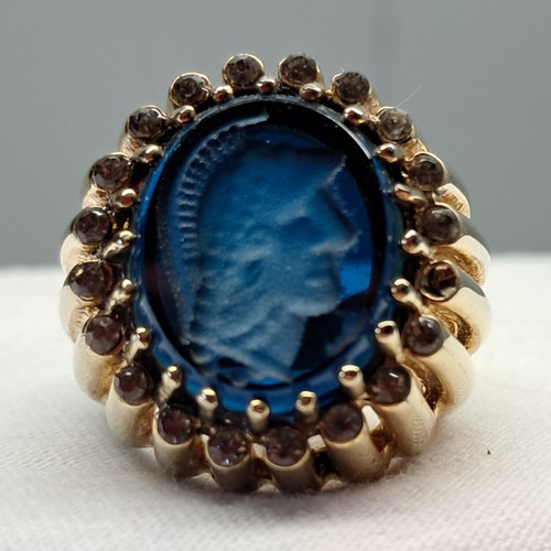 Anello cocktail tono oro blu
