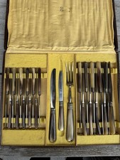 Antico set di posate coltelli