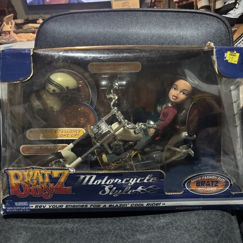 Moto epoca bratz - yasmin, 2004