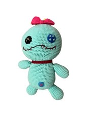 Bambola gigante all'uncinetto